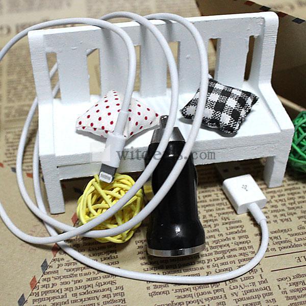 カラーUSB付きiPhone5車載充電器／充電アダプタ　iPhone5Lightingケーブル付き　ブラック