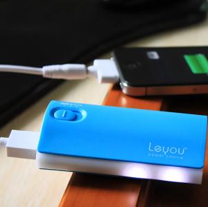 5200mAh　コンパクトモバイルバッテリー 【iPhone5にも対応】ブルー